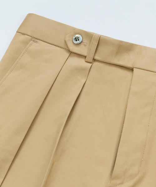 BELLIEF(ベリーフ)の「Gabardine cotton Double Pleats Wide Chino Pants (Beige)(その他パンツ・メンズ・その他・MEDIUM/LARGE/X-LARGE)」の2枚目の写真