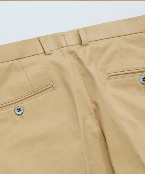 BELLIEF(ベリーフ)の「Gabardine cotton Double Pleats Wide Chino Pants (Beige)(その他パンツ・メンズ・その他・MEDIUM/LARGE/X-LARGE)」の4枚目の写真