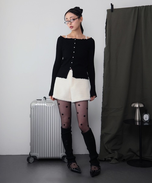 Ulysses（ユリシス）の「パールボタンメロウフリルニットカーディガン（ニット/セーター・レディース・ブラック/ダークグレー/ブラウン/ホワイト/グレー・F）」の14枚目の写真