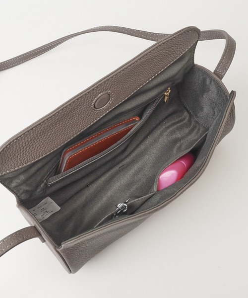 BACKYARD FAMILY(バックヤードファミリー)の「cooco シュリンク筒形カブセショルダーバッグ(ショルダーバッグ・レディース・シルバー/グレー/オフホワイト/ブラック・FREE)」の12枚目の写真