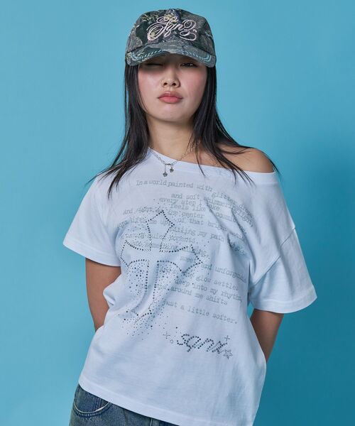 SEQUENZ（シークエンズ）の「※WEB限定 / ワンショルダー / レディースクロス半袖Tシャツ / sqnzone-shoulder cross tee（Tシャツ/カットソー・レディース・ホワイト/その他1/グリーン系その他3/ブラック・MEDIUM/SMALL）」の2枚目の写真