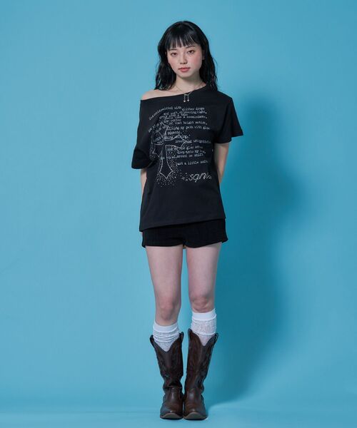 SEQUENZ（シークエンズ）の「※WEB限定 / ワンショルダー / レディースクロス半袖Tシャツ / sqnzone-shoulder cross tee（Tシャツ/カットソー・レディース・ホワイト/その他1/グリーン系その他3/ブラック・MEDIUM/SMALL）」の7枚目の写真