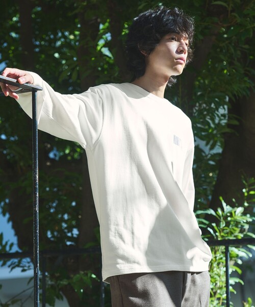 Manhattan Portage（マンハッタンポーテージ）の「【別注】＜Manhattan Portage＞プリント 長袖 Tシャツ（Tシャツ/カットソー・メンズ・ベージュ/ダークグレー/ホワイト・S/L/M）」の2枚目の写真