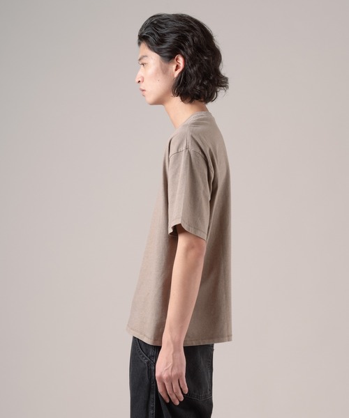 Levi's(リーバイス)の「Levi's/リーバイス クロップド ショートスリーブ Tシャツ(Tシャツ/カットソー・メンズ・ブラウン・XL/L/M/S)」の11枚目の写真