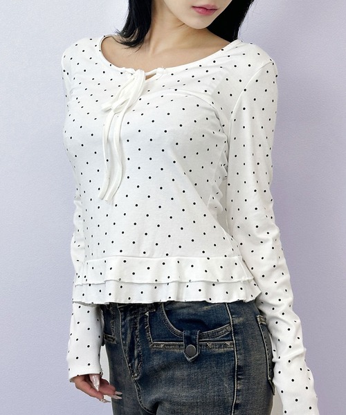 FOLLOWIN（フォロウィン）の「【半袖バージョン追加/3COLOR】ドットリボンフリルカットトップス（Tシャツ/カットソー・レディース・ホワイト/グレー/ブラック/ホワイト系その他/ブラック系その他/グレー系その他・FREE）」の2枚目の写真