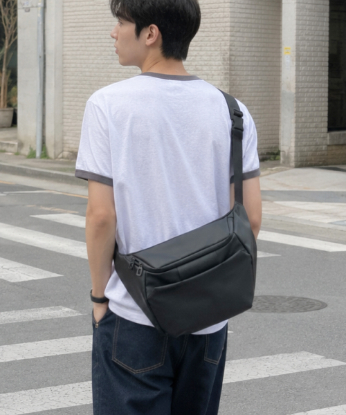 MATHEMATIK(マスマティック)の「タオ M20 軽量クロスバッグ デイリー スリングバッグ 旅行バッグ(メッセンジャーバッグ・レディース・その他・FREE)」の1枚目の写真