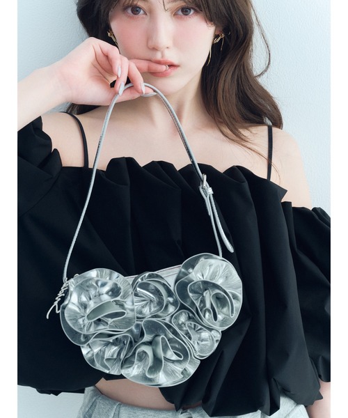 SNIDEL（スナイデル）の「オフショルタックバルーンブラウス（シャツ/ブラウス・レディース・ライラック/ブラック/ホワイト・F）」の4枚目の写真