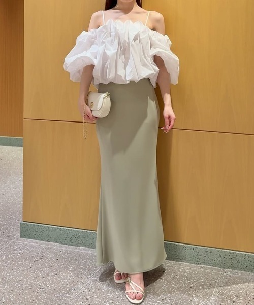 SNIDEL(スナイデル)の「オフショルタックバルーンブラウス(シャツ/ブラウス・レディース・ライラック/ブラック/ホワイト・F)」の4枚目の写真