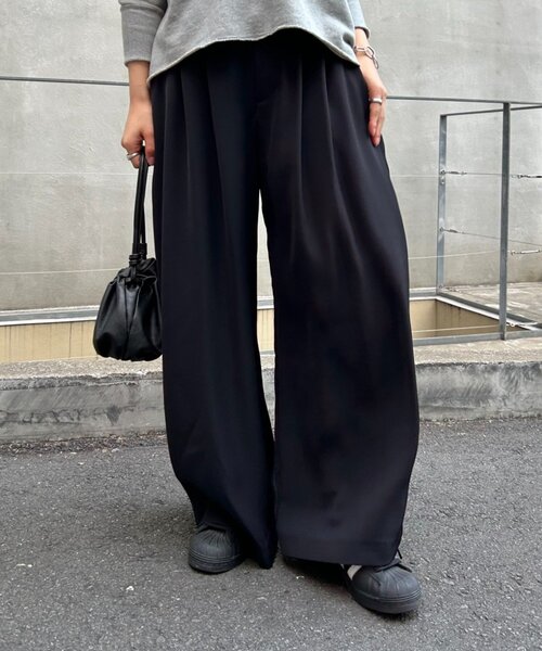 FRIPIER(フリピエ)の「《FRIPIER》ワイドタックパンツ(その他パンツ・レディース・ブラック/アイボリー・FREE)」の1枚目の写真