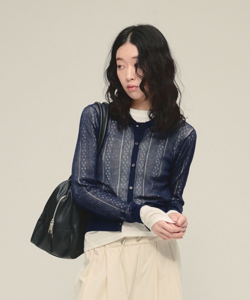 eL(エル)の「【eL】12G Jacquard Sheer Cardigan/650151(カーディガン/ボレロ・レディース・ピンク/ネイビー/アイボリー・FREE)」の3枚目の写真