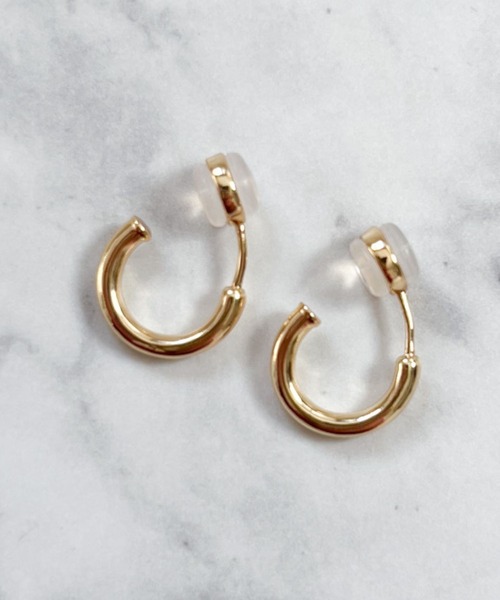 yu-ka(ユーカ)の「YU-KA:シンプルフープイヤリング simple hoop earring(イヤリング・レディース・シルバー/ゴールド・FREE)」の5枚目の写真