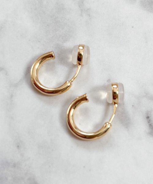 yu-ka(ユーカ)の「YU-KA:シンプルフープイヤリング simple hoop earring(イヤリング・レディース・シルバー/ゴールド・FREE)」の6枚目の写真