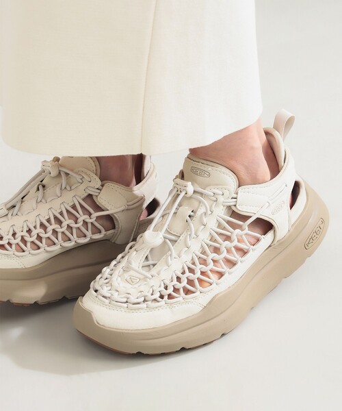 KEEN(キーン)の「KEEN / UNEEK WK サンダル スニーカー(スニーカー・レディース・オフホワイト/ブラック・24/23/25)」の3枚目の写真