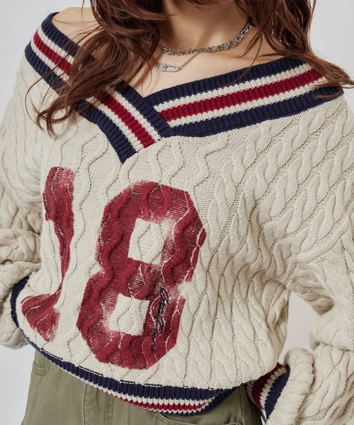atmos pink(アトモスピンク)の「atmos pink Numbering Cable Knit Top / アトモスピンク ナンバリング ケーブル ニット トップ(ニット/セーター・レディース・グレー/オフホワイト・FREE)」の4枚目の写真