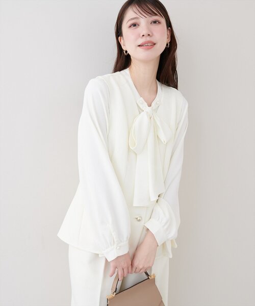 natural couture（ナチュラルクチュール）の「金釦ペプラムベスト（ベスト・レディース・ライトベージュ/ブラック/オフホワイト・FREE）」の2枚目の写真