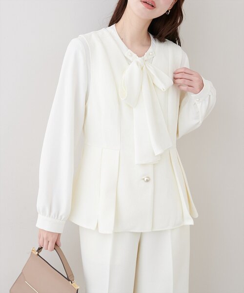 natural couture（ナチュラルクチュール）の「金釦ペプラムベスト（ベスト・レディース・ライトベージュ/ブラック/オフホワイト・FREE）」の4枚目の写真