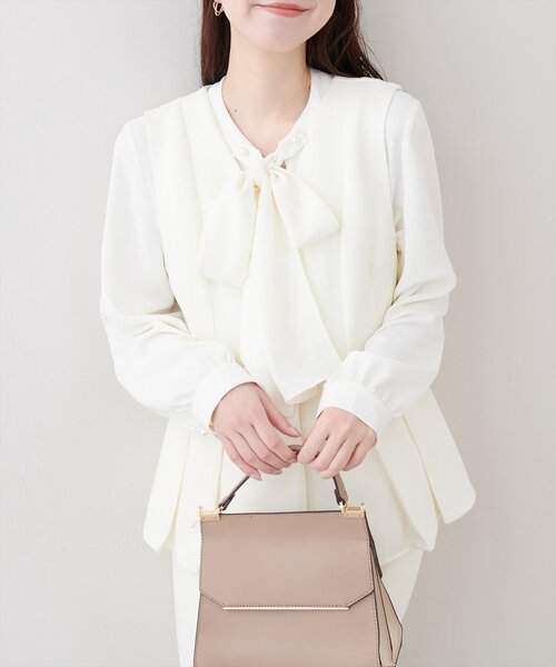 natural couture（ナチュラルクチュール）の「金釦ペプラムベスト（ベスト・レディース・ライトベージュ/ブラック/オフホワイト・FREE）」の5枚目の写真