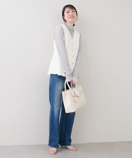 natural couture（ナチュラルクチュール）の「金釦ペプラムベスト（ベスト・レディース・ライトベージュ/ブラック/オフホワイト・FREE）」の10枚目の写真