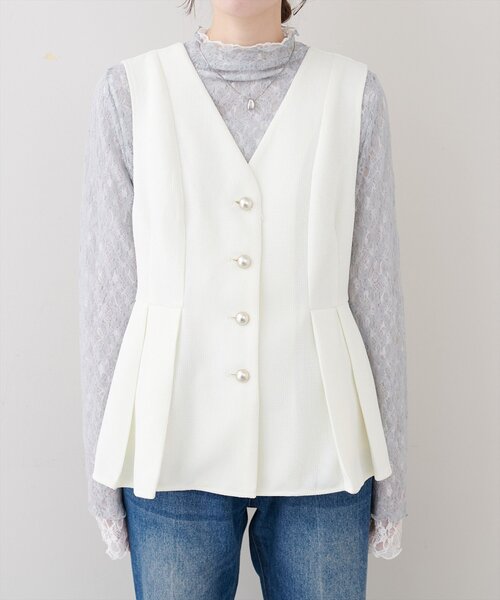 natural couture（ナチュラルクチュール）の「金釦ペプラムベスト（ベスト・レディース・ライトベージュ/ブラック/オフホワイト・FREE）」の11枚目の写真