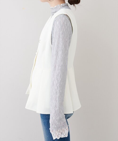 natural couture（ナチュラルクチュール）の「金釦ペプラムベスト（ベスト・レディース・ライトベージュ/ブラック/オフホワイト・FREE）」の12枚目の写真