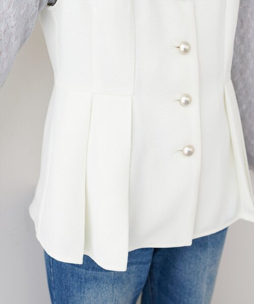natural couture（ナチュラルクチュール）の「金釦ペプラムベスト（ベスト・レディース・ライトベージュ/ブラック/オフホワイト・FREE）」の16枚目の写真