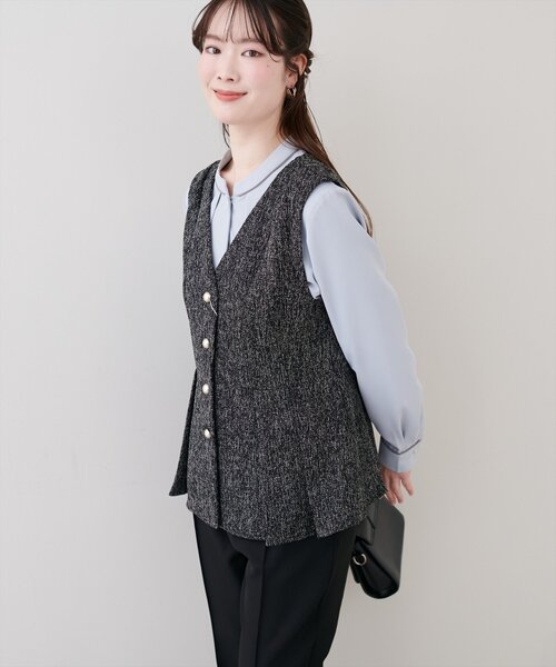 natural couture（ナチュラルクチュール）の「金釦ペプラムベスト（ベスト・レディース・ライトベージュ/ブラック/オフホワイト・FREE）」の19枚目の写真