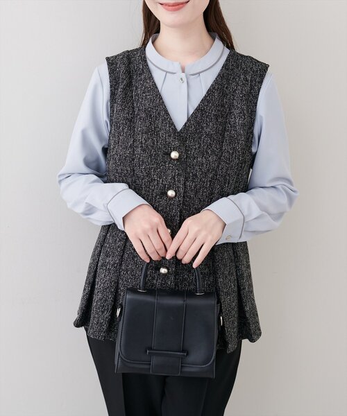 natural couture（ナチュラルクチュール）の「金釦ペプラムベスト（ベスト・レディース・ライトベージュ/ブラック/オフホワイト・FREE）」の20枚目の写真