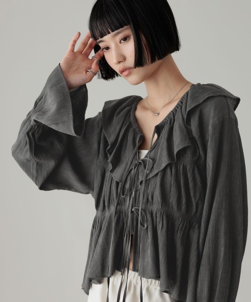 LOWRYS FARM（ローリーズファーム）の「ヨウリュウシャーリングフリルブラウス　638495（シャツ/ブラウス・レディース・イエロー/アイボリー/ブルー/グレー・FREE）」の3枚目の写真