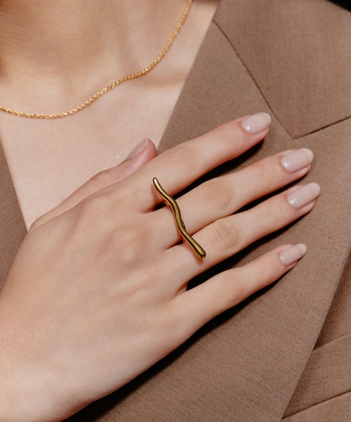 novice（ノーヴィス）の「【novice】Wave Line Ring［Stainless］（リング・レディース・シルバー/ゴールド・FREE）」の2枚目の写真