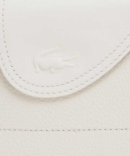 LACOSTE(ラコステ)の「クラブ ラコステ グレインレザー コンパクトショルダーバッグ(ショルダーバッグ・メンズ・ダークネイビー/オフホワイト・FREE)」の7枚目の写真
