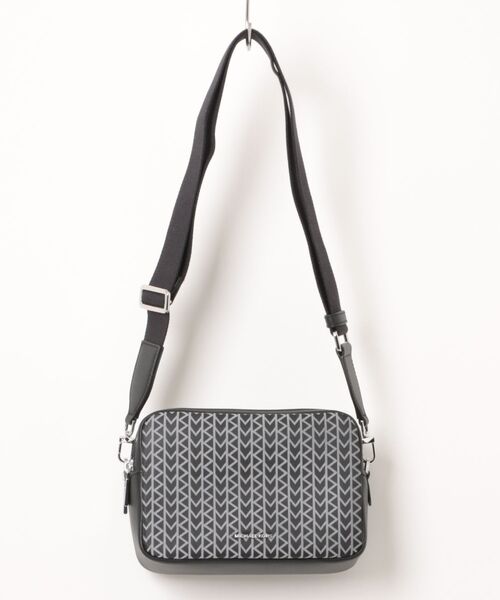 MICHAEL KORS(マイケルコース)の「BRYANT MK2000 ロゴ ジャガード ダブルジップ チェーン カメラ クロスボディ ミディアム(ショルダーバッグ・レディース・ブラック・FREE)」の1枚目の写真