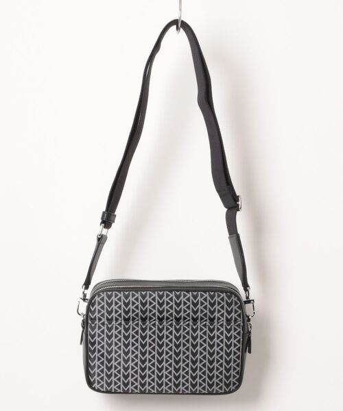 MICHAEL KORS(マイケルコース)の「BRYANT MK2000 ロゴ ジャガード ダブルジップ チェーン カメラ クロスボディ ミディアム(ショルダーバッグ・レディース・ブラック・FREE)」の2枚目の写真