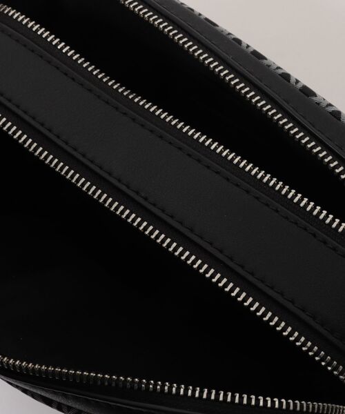 MICHAEL KORS(マイケルコース)の「BRYANT MK2000 ロゴ ジャガード ダブルジップ チェーン カメラ クロスボディ ミディアム(ショルダーバッグ・レディース・ブラック・FREE)」の4枚目の写真