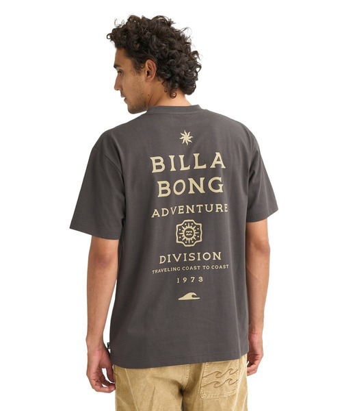 BILLABONG(ビラボン)の「BILLABONG メンズ SONORAN Tシャツ 【2026年春夏モデル】(Tシャツ/カットソー・メンズ・モスグリーン/ブラック系その他/クリーム・X-LARGE/MEDIUM/LARGE)」の2枚目の写真