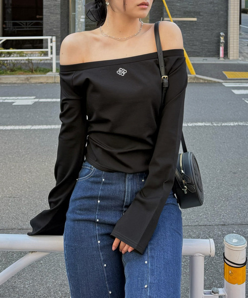 ROYAL PARTY(ロイヤルパーティー)の「【ONLINE限定】ラインストーンロゴバックレースアップカットトップス(Tシャツ/カットソー・レディース・オフホワイト/ブラック・FREE)」の3枚目の写真