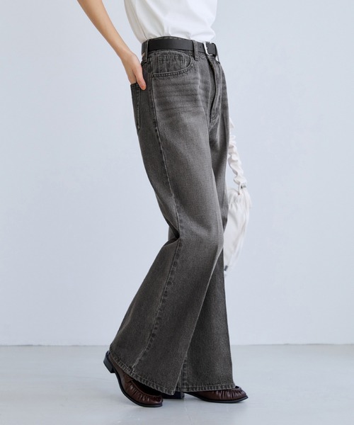 VIS（ビス）の「カラーフレアデニムパンツ（デニムパンツ・レディース・サックスブルー/ベージュ/スミクロ・M/S）」の2枚目の写真