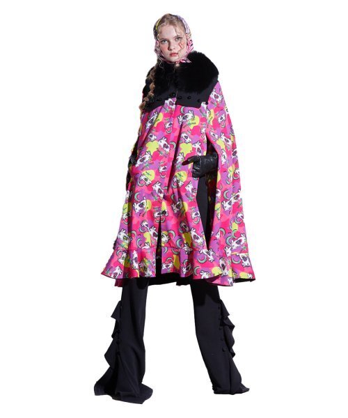 GREEDILOUS(グリディアス)の「プリントロングラッフルケープ(その他アウター・レディース・その他・S/M/L/XS)」の3枚目の写真