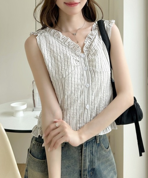 Ada.(エイダ)の「ギャザーフリル フロントボタン キャミソール風 トップス(シャツ/ブラウス・レディース・ホワイト/グレー/ブルー/アイボリー・FREE)」の7枚目の写真