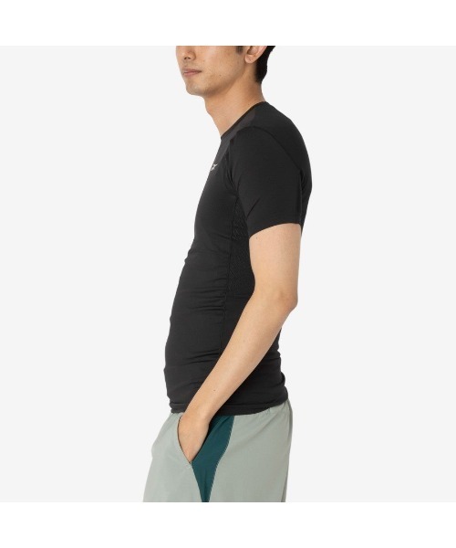 Reebok(リーボック)の「アスリート パフォーマンス コンプ Tシャツ / ATHLETE PERFORMANCE COMP SS TEE(Tシャツ/カットソー・メンズ・ブラック・X-LARGE/SMALL/MEDIUM/LARGE)」の7枚目の写真