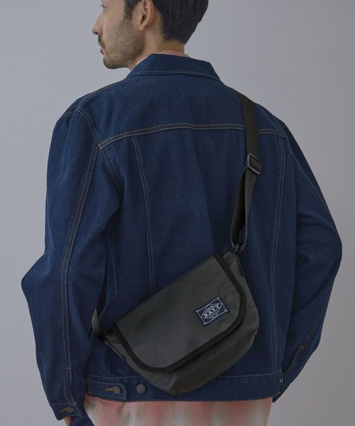NAVY(ネイビー)の「【NAVY / ネイビー】 フラップ ミニショルダーバッグ(ショルダーバッグ・メンズ・ブラック/チャコール・FREE)」の1枚目の写真