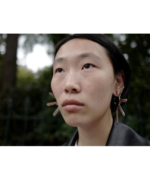 D'heygere（ディヘラ）の「Key Hoops（ピアス（両耳用）・レディース・シルバー・ONE SIZE）」の3枚目の写真