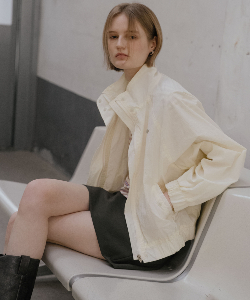 TILL I DIE(ティルアイダイ)の「Crispy compact wind breaker jumper_Cream(ナイロンジャケット・レディース・Cream・FREE)」の2枚目の写真