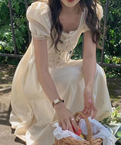 AMAJI（アマジ）の「スクエアネック パフスリーブ レース切替 ウエストマーク ワンピース（ワンピース・レディース・ブラック/ベージュ・SMALL/MEDIUM）」の4枚目の写真