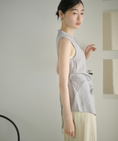 LAULEN(ローレン)の「front twist sleeveless blouse /フロントツイストノースリーブブラウス(シャツ/ブラウス・レディース・イエロー/アイボリー/ブルー/ブラック・FREE)」の7枚目の写真