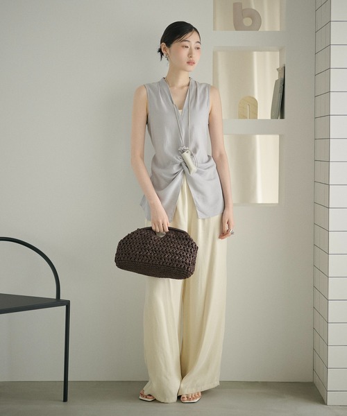 LAULEN(ローレン)の「front twist sleeveless blouse /フロントツイストノースリーブブラウス(シャツ/ブラウス・レディース・イエロー/アイボリー/ブルー/ブラック・FREE)」の9枚目の写真