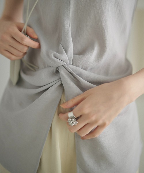 LAULEN(ローレン)の「front twist sleeveless blouse /フロントツイストノースリーブブラウス(シャツ/ブラウス・レディース・イエロー/アイボリー/ブルー/ブラック・FREE)」の18枚目の写真