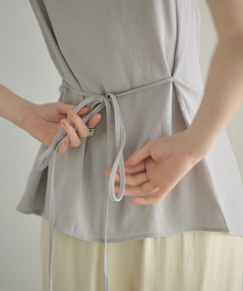 LAULEN(ローレン)の「front twist sleeveless blouse /フロントツイストノースリーブブラウス(シャツ/ブラウス・レディース・イエロー/アイボリー/ブルー/ブラック・FREE)」の21枚目の写真