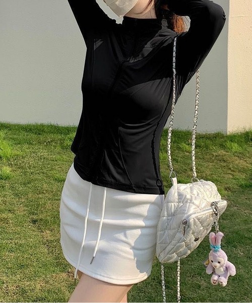 MAISON DE THERESE(メゾン ド テレーズ)の「接触冷感UVカット率 99%以上レディース フロントジップ長袖 ストレッチラッシュガード 水陸両用 吸水速乾(パーカー・レディース・ブラック/グレー/ホワイト/チャコール・S)」の20枚目の写真