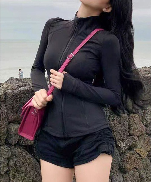 MAISON DE THERESE(メゾン ド テレーズ)の「接触冷感UVカット率 99%以上レディース フロントジップ長袖 ストレッチラッシュガード 水陸両用 吸水速乾(パーカー・レディース・ブラック/グレー/ホワイト/チャコール・S)」の22枚目の写真
