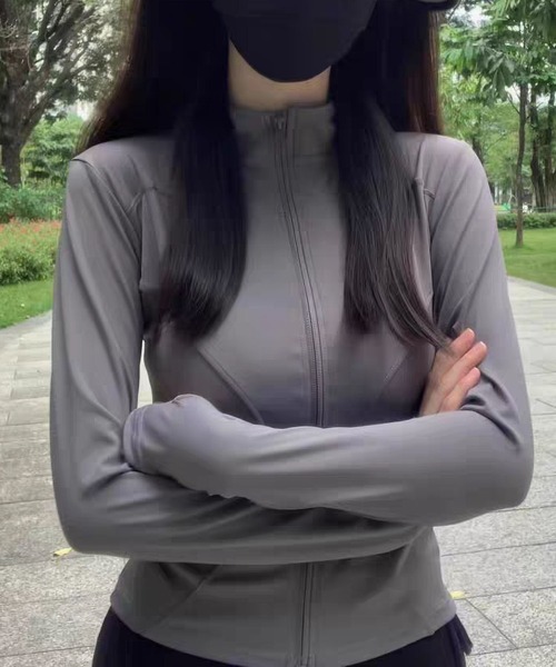 MAISON DE THERESE(メゾン ド テレーズ)の「接触冷感UVカット率 99%以上レディース フロントジップ長袖 ストレッチラッシュガード 水陸両用 吸水速乾(パーカー・レディース・ブラック/グレー/ホワイト/チャコール・S)」の9枚目の写真